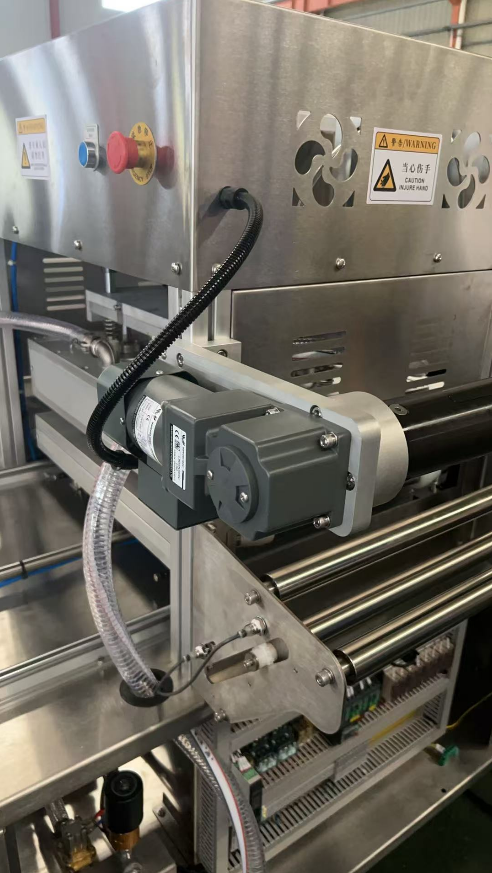 Machine de conditionnement semi-automatique à atmosphère modifiée et peau, conservation des aliments